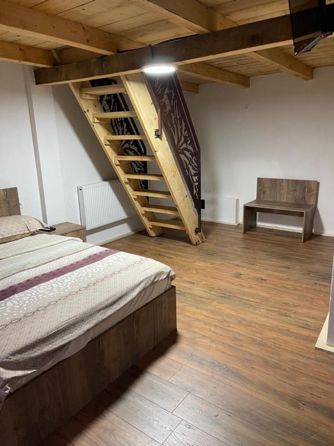Wineyards Salin Bed & Breakfast Турда Екстериор снимка